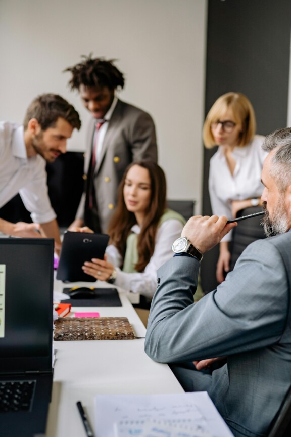 How to Promote Your B2B Event on LinkedIn: A Complete Guide for Organizers